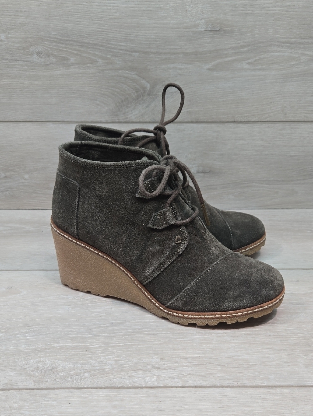 Toms Women’s Suede Wedge Ankle Boot in Dark Olive Shoes Sz 7